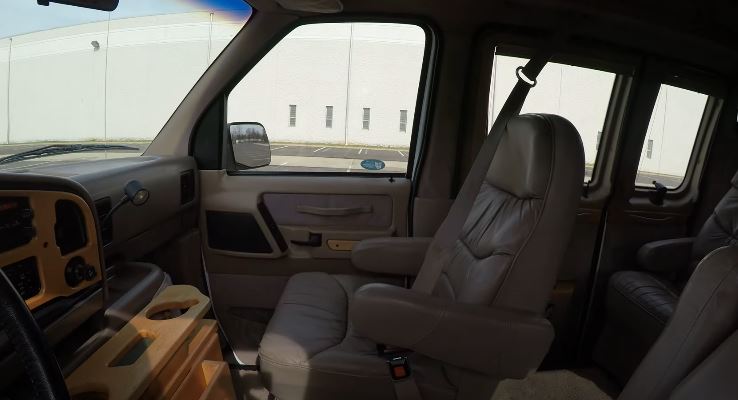 1996 Ford Econoline: Interior