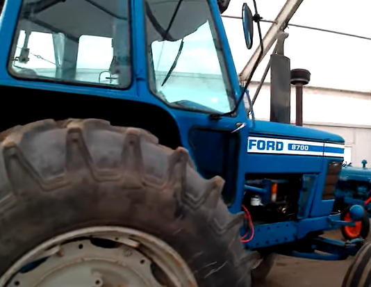 Ford 8700: Oil Capacity and Electrical Charging